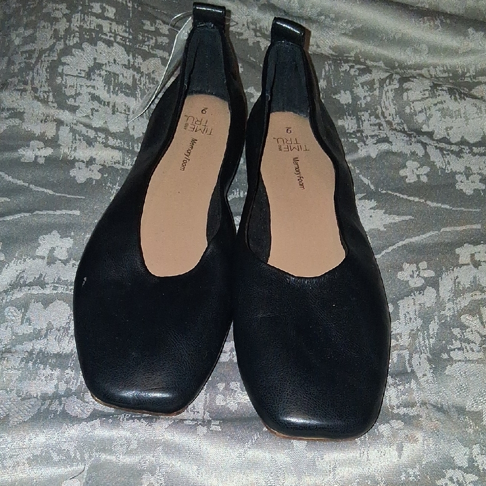 Trotters Women's Classic Black Loafers